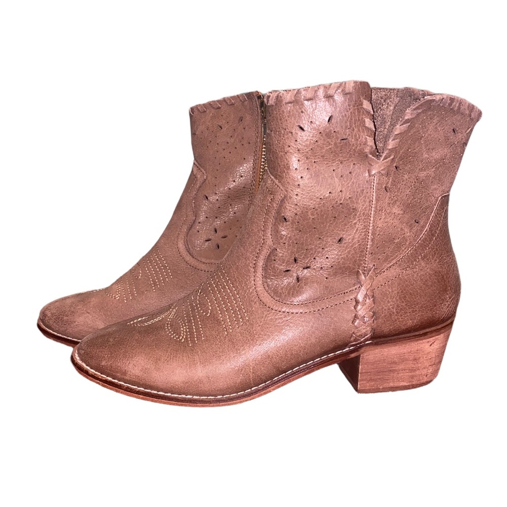 Shyanne boots.  Women’s size 9.  Excellent condition.